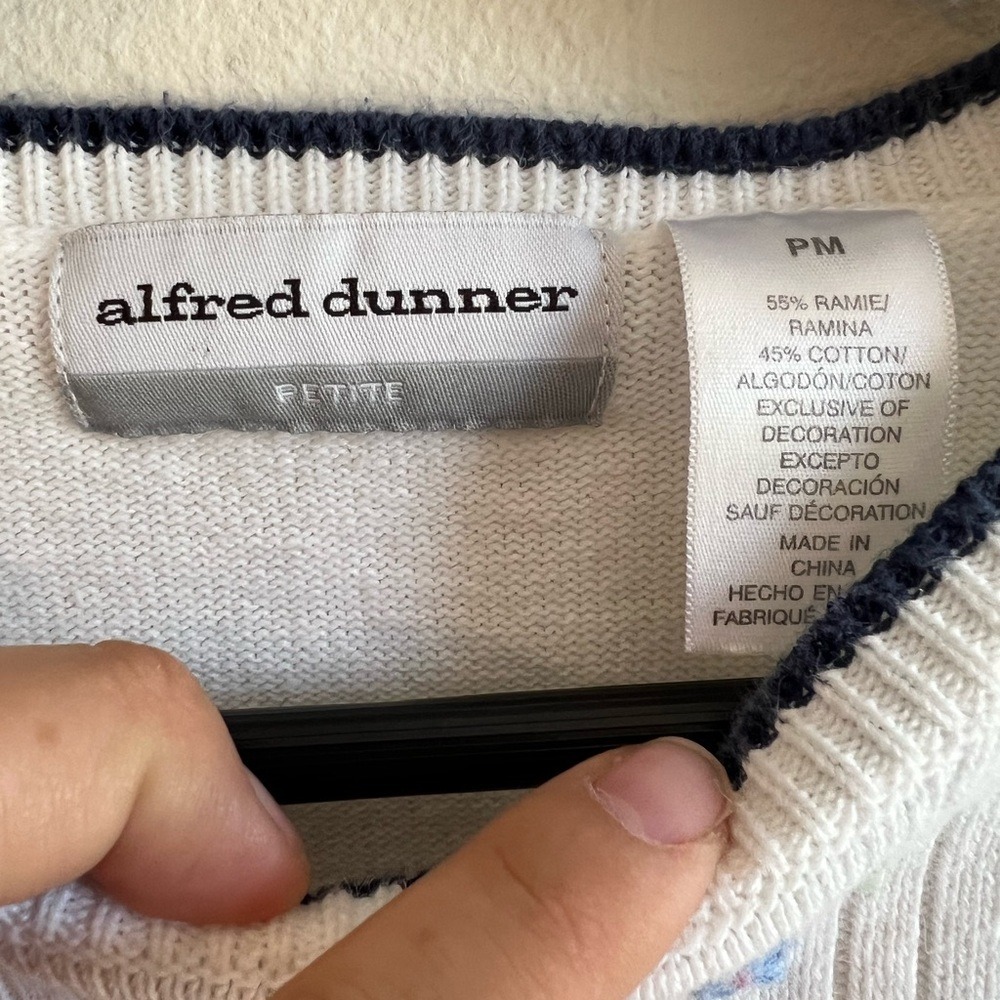Alfred Dunner Petite White Floral Embroidered Short Sleeve Sweater PM - Picture 5 of 5